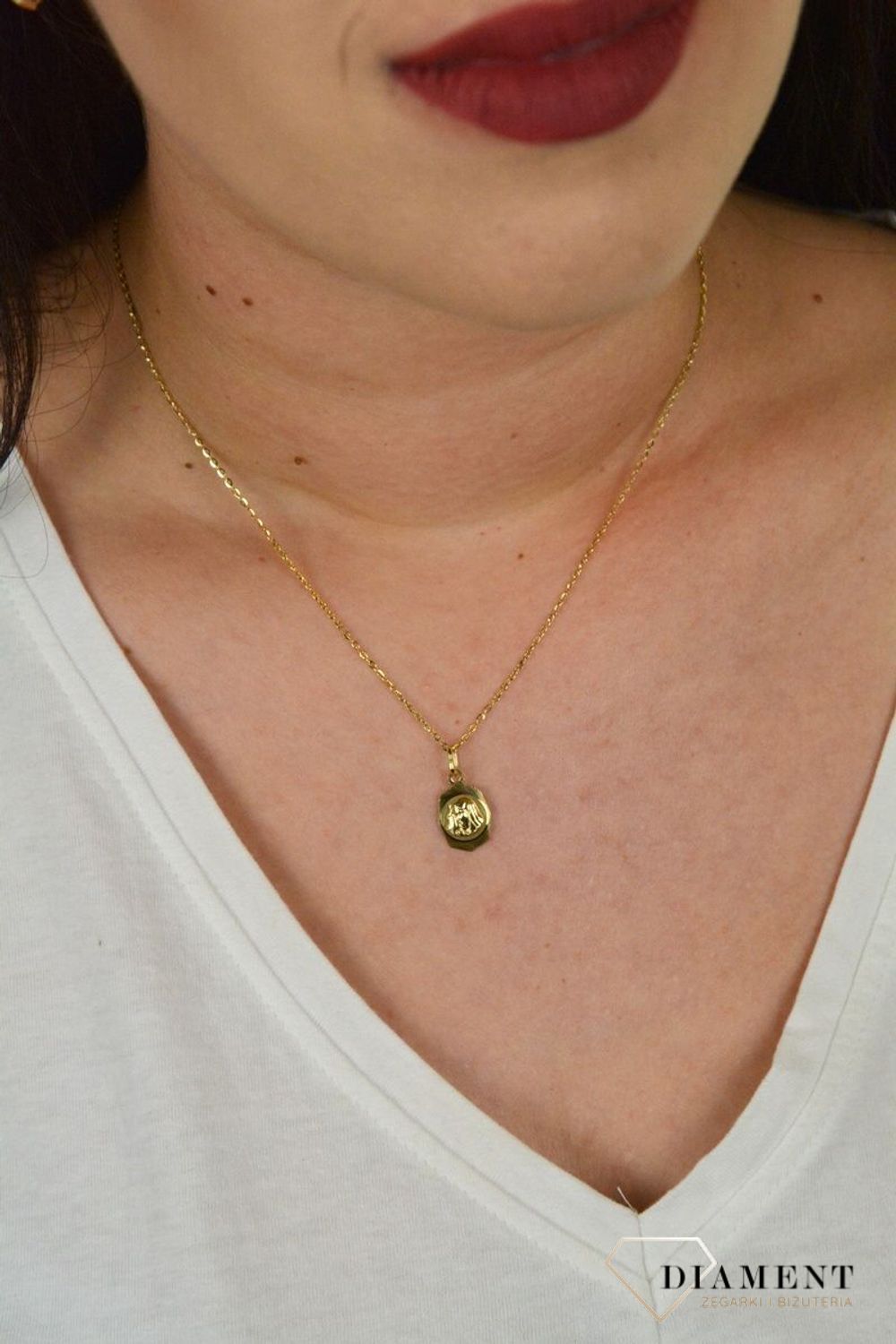 Złota zawieszka medalik na Komunię z Matka Boska ZA 2804.jpg